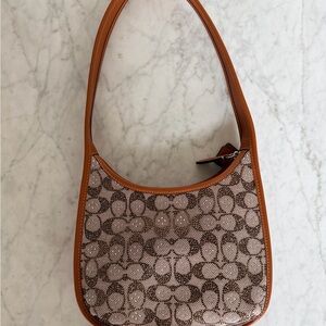 Coach Curve Zip Bag in Burnished Amber Crystal Signature Jacquard